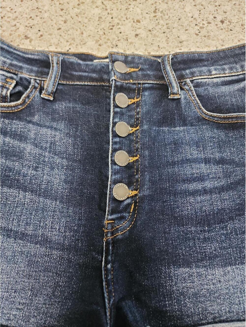 Shorts - Picture 7 of 9